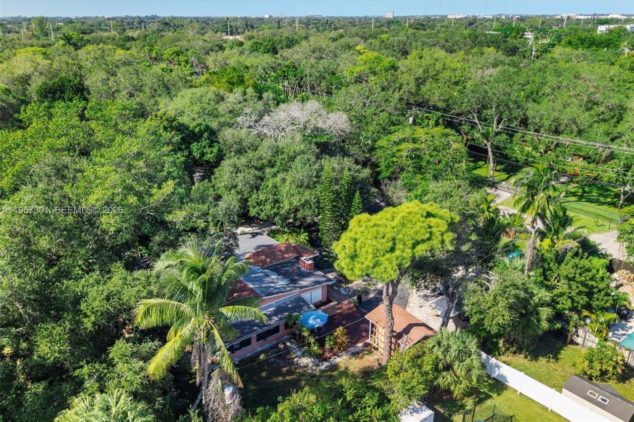 1760 NE 144th St, Miami, FL 33181 Photo