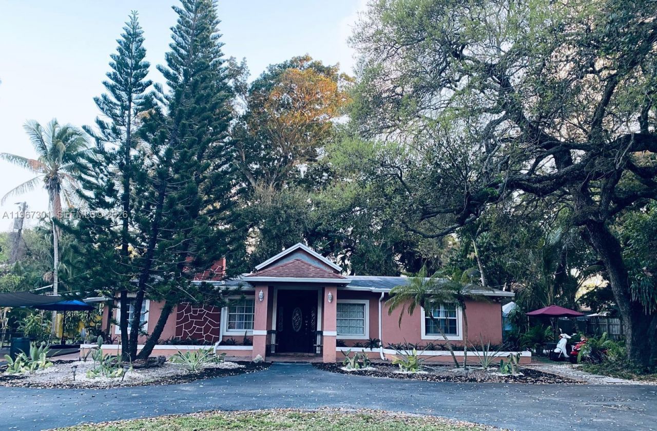 1760 NE 144th St, Miami, FL 33181 Photo