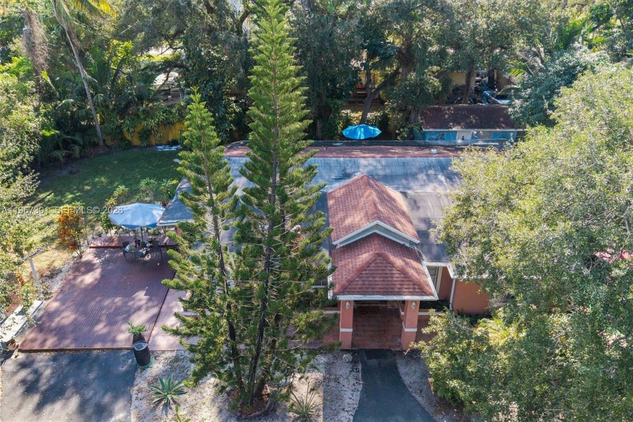 1760 NE 144th St, Miami, FL 33181 Photo