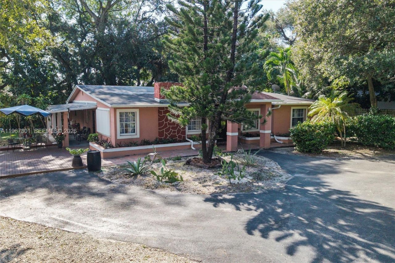 1760 NE 144th St, Miami, FL 33181 Photo