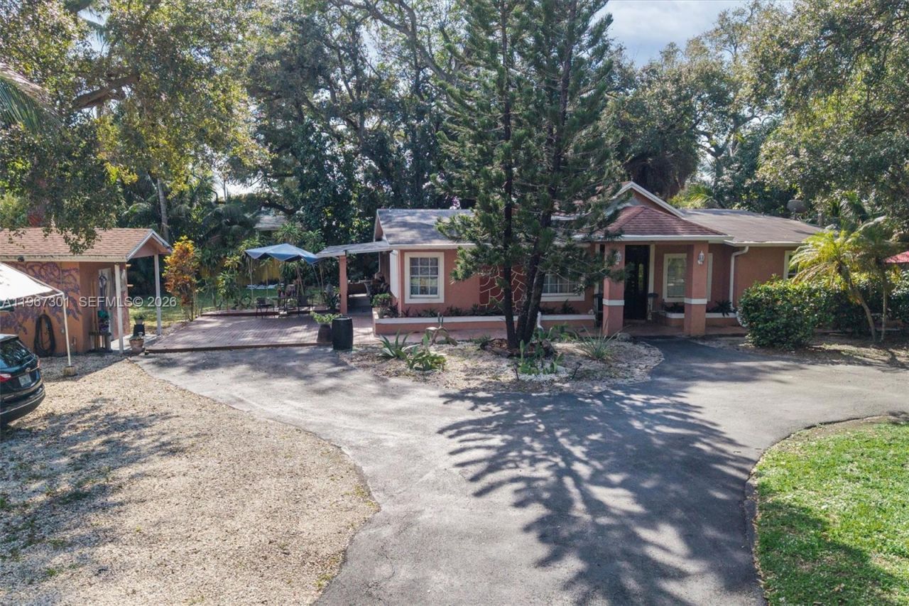 1760 NE 144th St, Miami, FL 33181 Photo