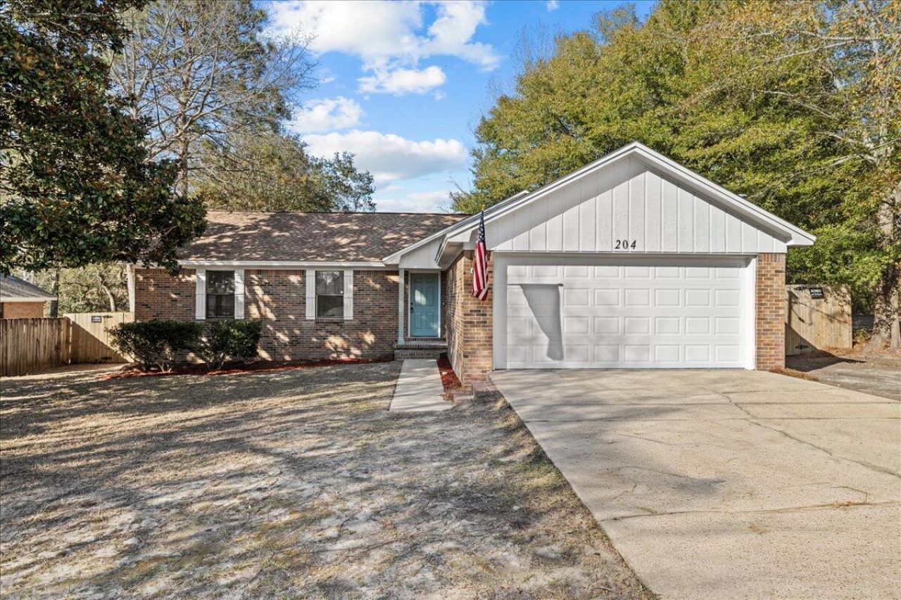 204 Southview Drive, Crestview, FL 32536 Main Photo