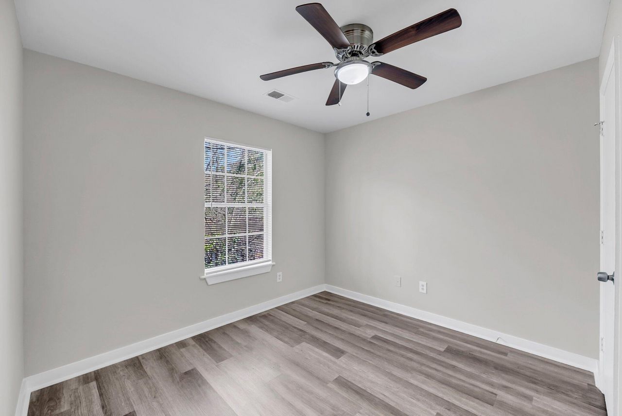 2220 Van Buren Avenue  Photo 13