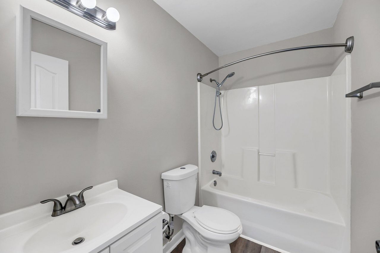 2220 Van Buren Avenue  Photo 15