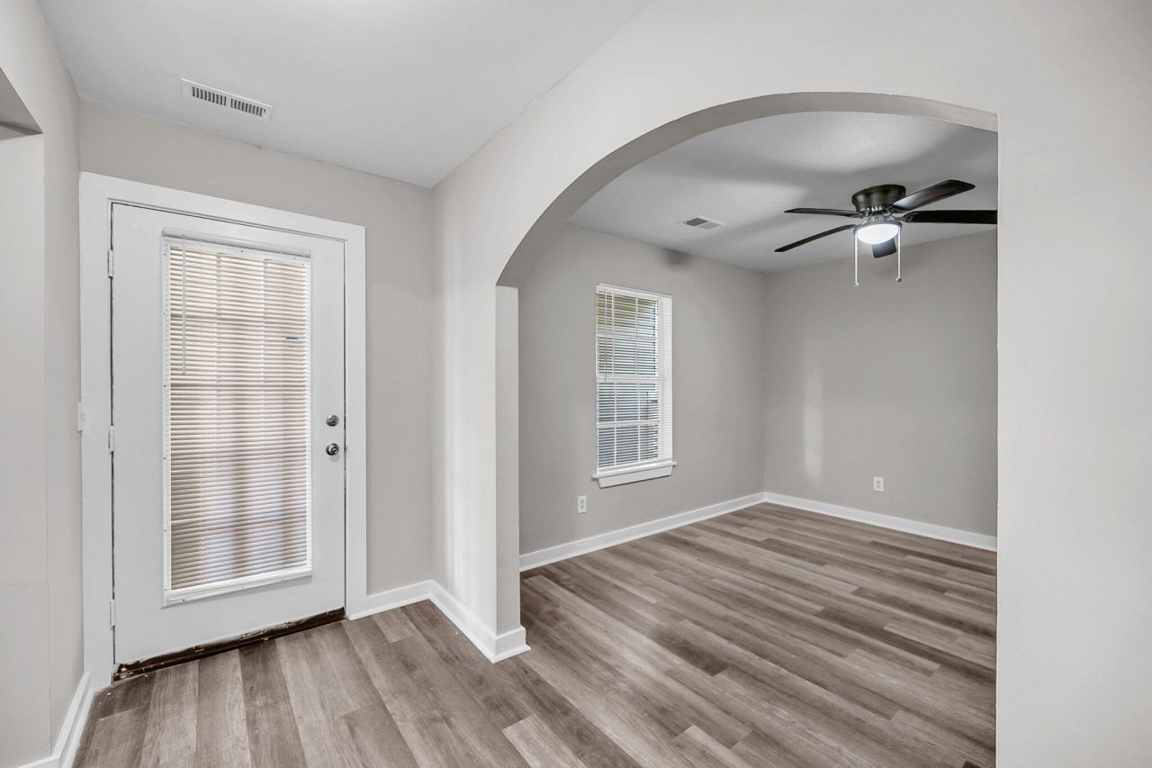 2220 Van Buren Avenue  Photo 8