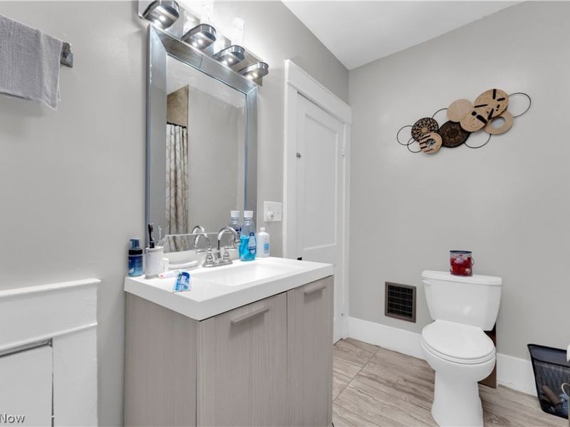 12015 Osceola Avenue, Cleveland, OH 44108 Photo 31