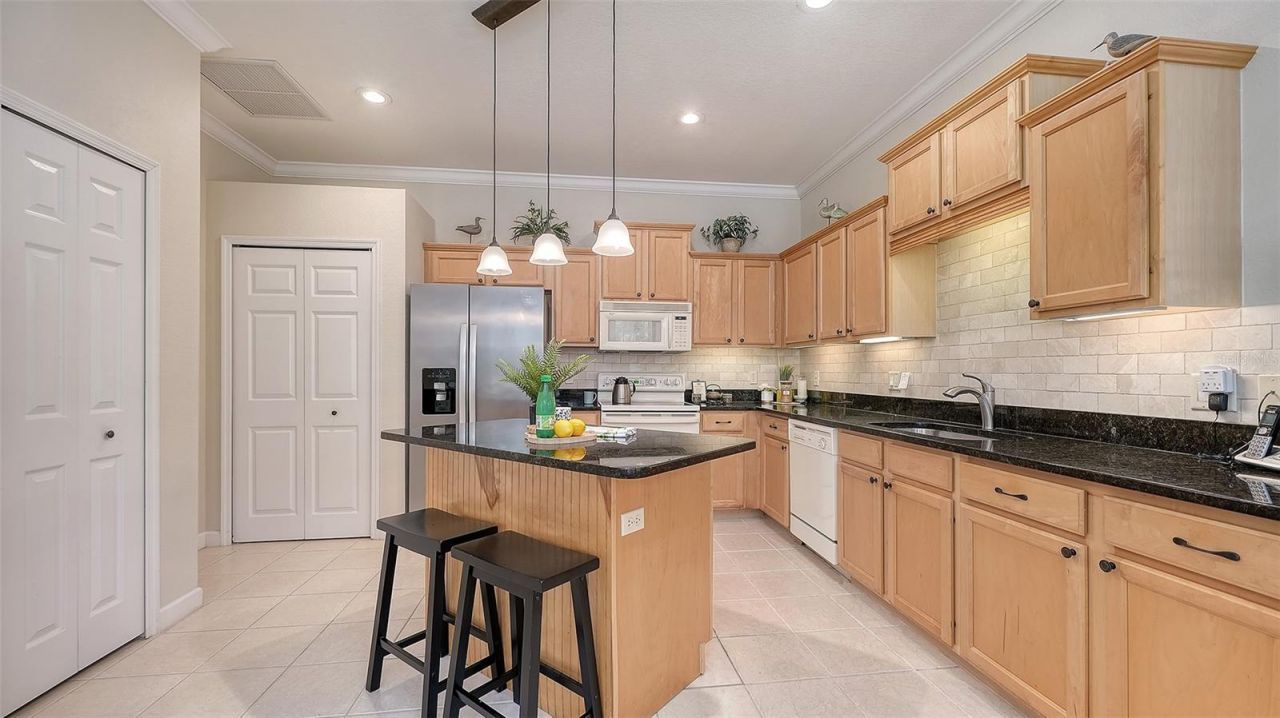 4906 Lakescene Place, Sarasota, FL 34243 Photo