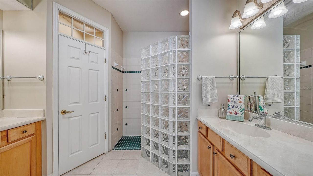 4906 Lakescene Place, Sarasota, FL 34243 Photo