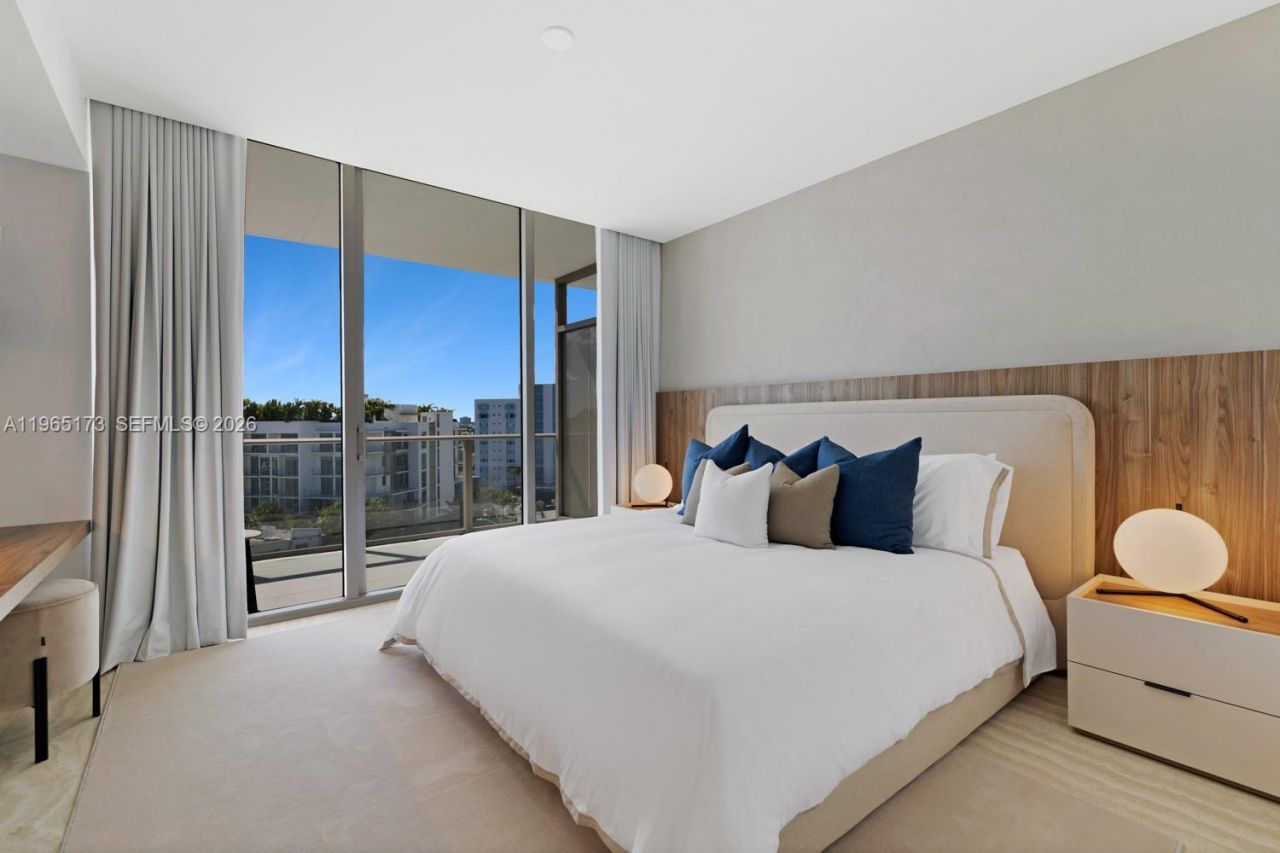 1135 103rd St, Unit PH3, Bay Harbor Islands, FL 33154 Photo