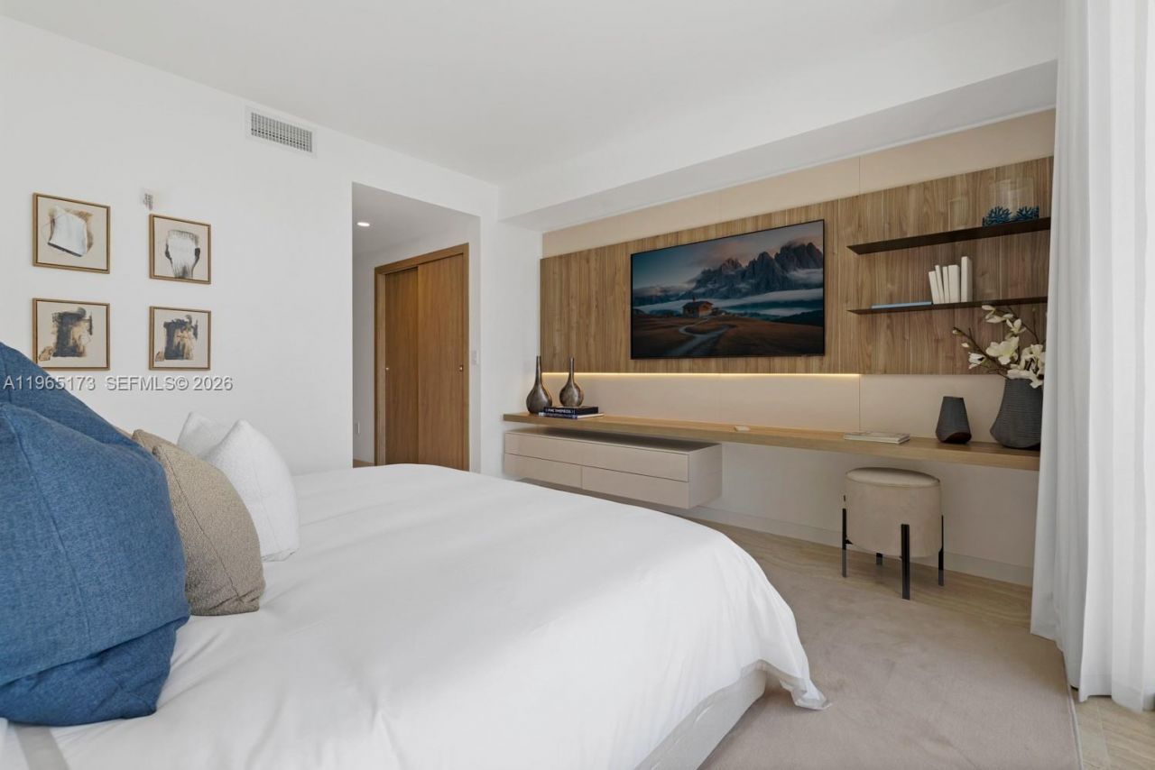 1135 103rd St, Unit PH3, Bay Harbor Islands, FL 33154 Photo