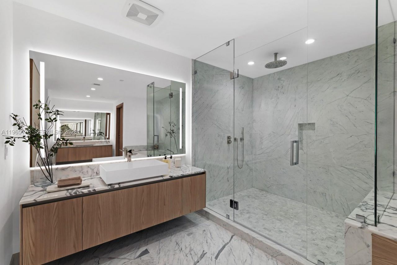 1135 103rd St, Unit PH3, Bay Harbor Islands, FL 33154 Photo