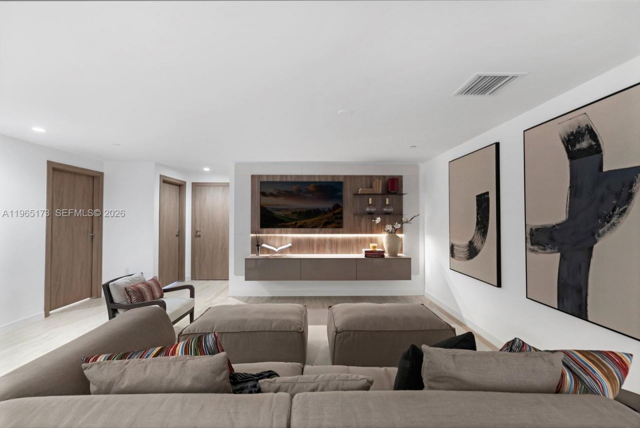 1135 103rd St, Unit PH3, Bay Harbor Islands, FL 33154 Photo