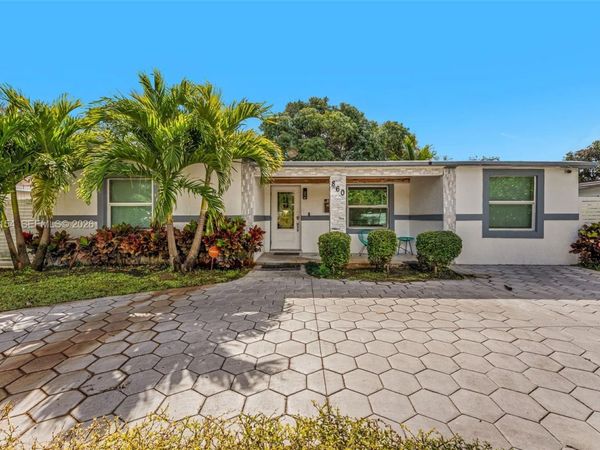 860 NE 142nd St , North Miami, FL 33161