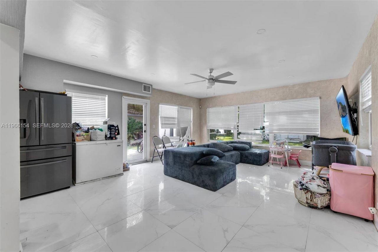 860 NE 142nd St , North Miami, FL 33161 Photo