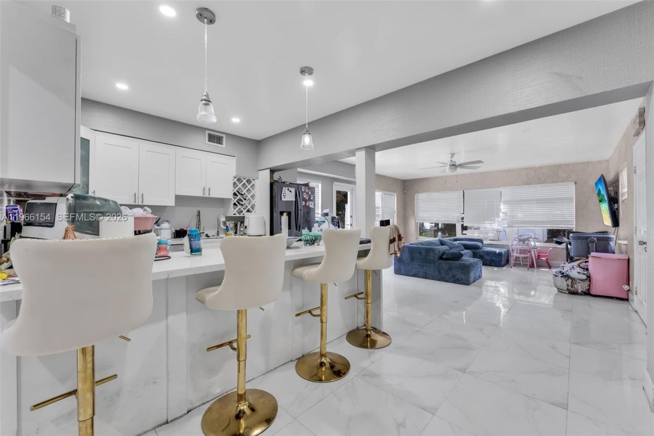 860 NE 142nd St , North Miami, FL 33161 Photo