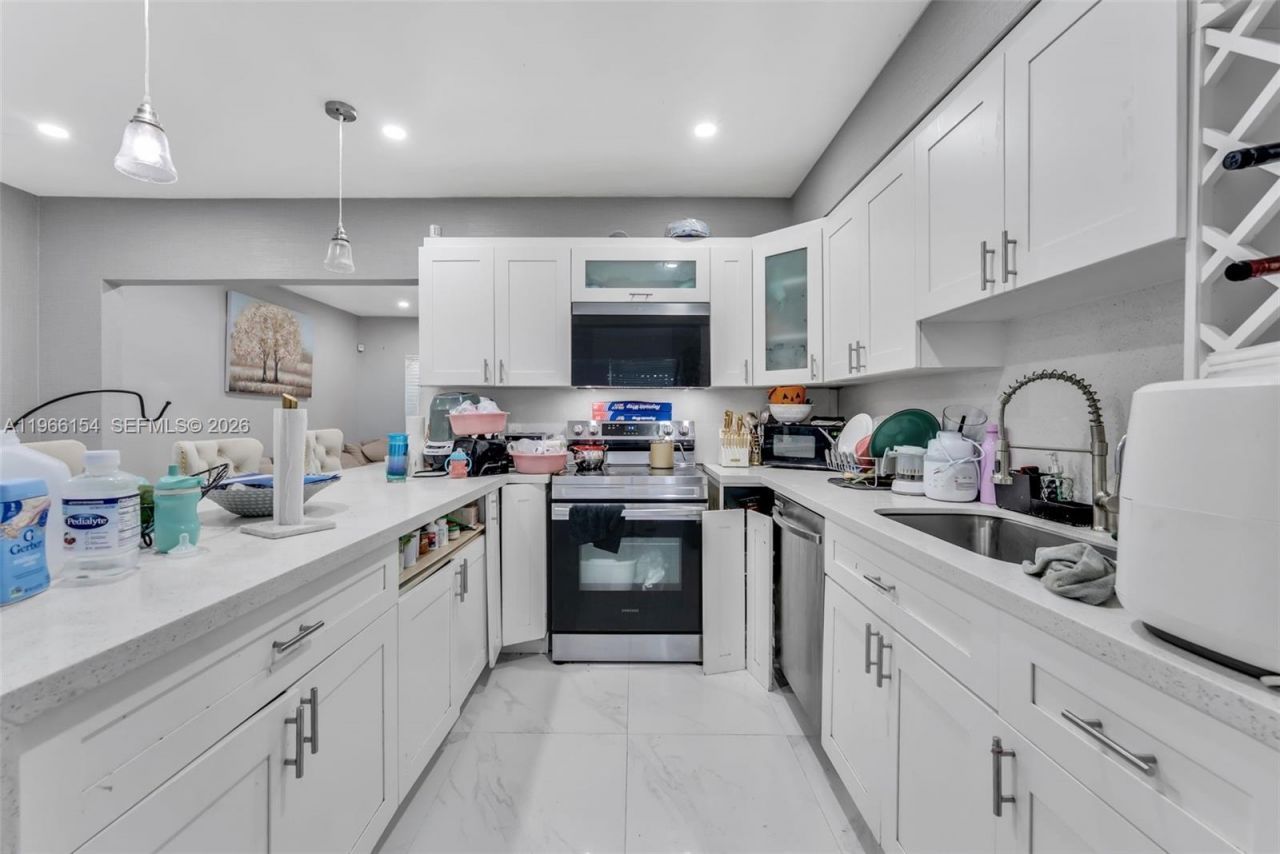 860 NE 142nd St , North Miami, FL 33161 Photo