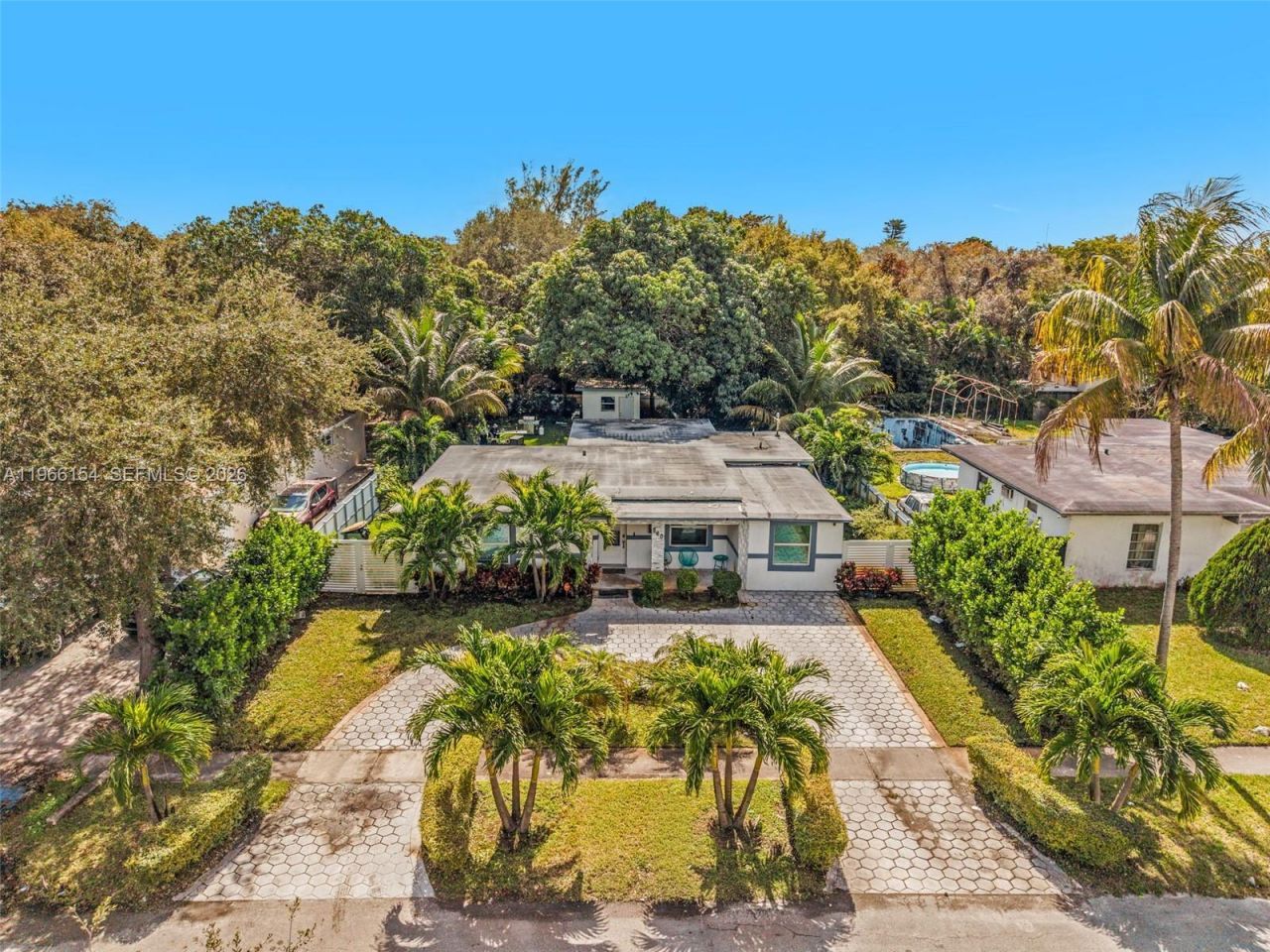 860 NE 142nd St , North Miami, FL 33161 Photo