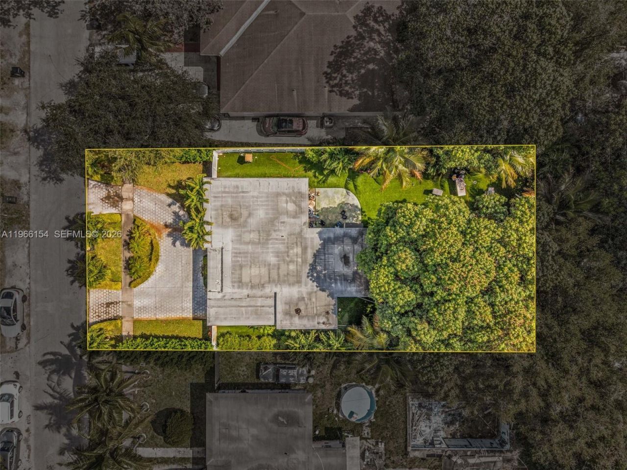 860 NE 142nd St , North Miami, FL 33161 Photo