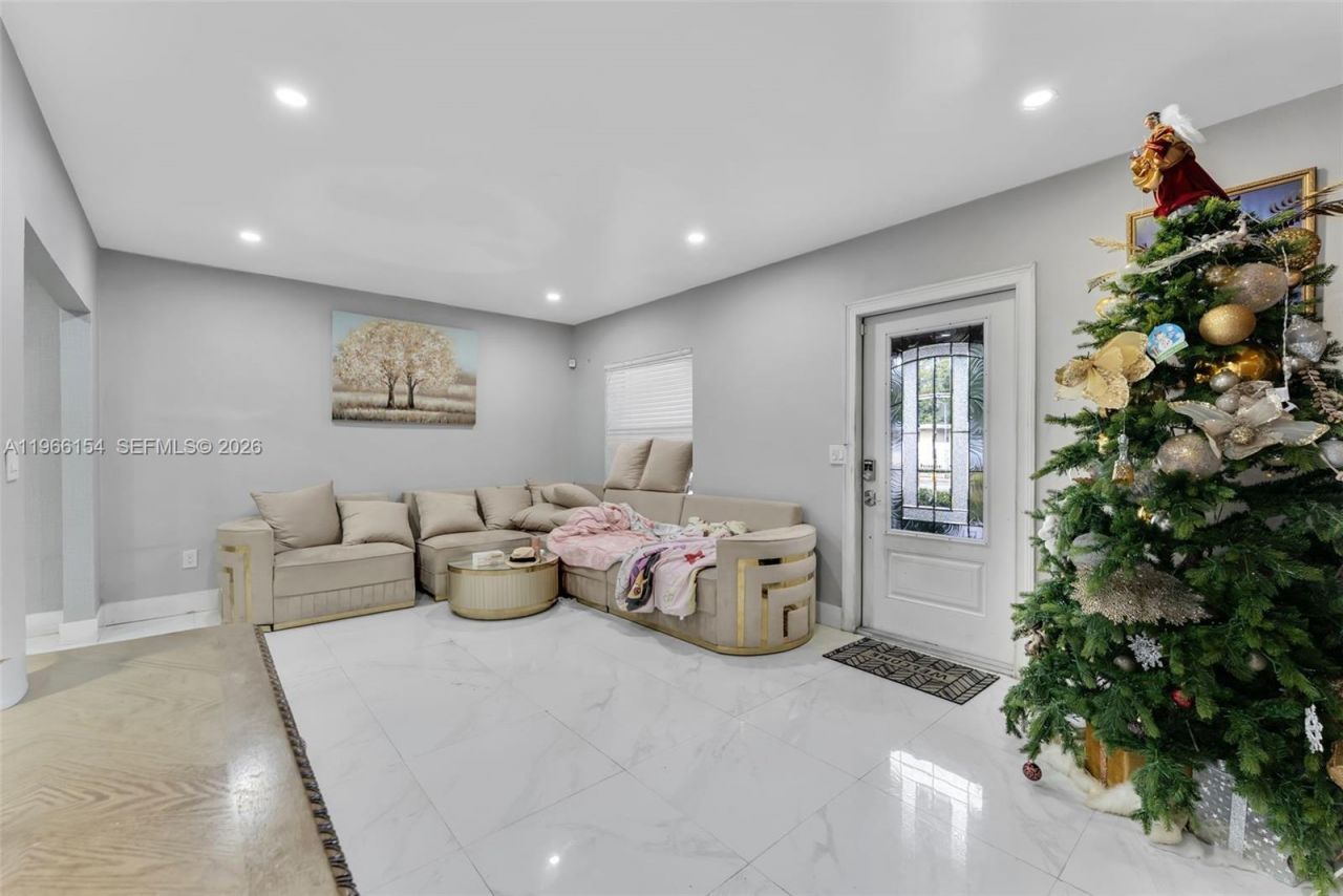 860 NE 142nd St , North Miami, FL 33161 Photo