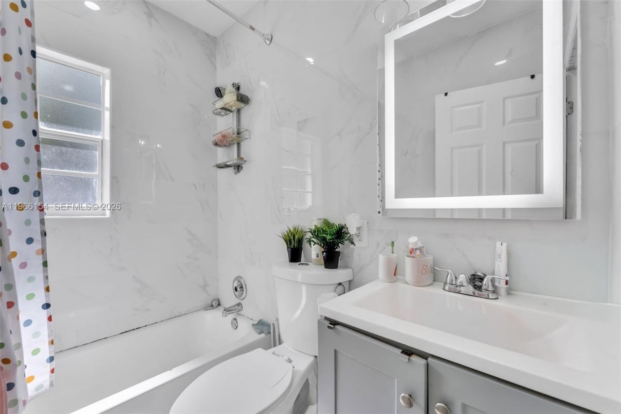 860 NE 142nd St , North Miami, FL 33161 Photo