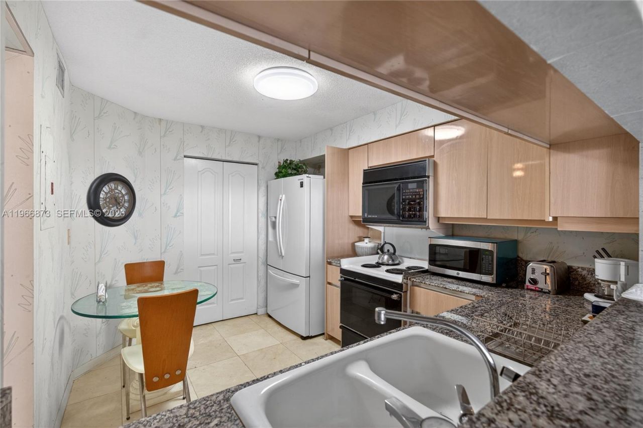 5757 Collins Ave, Unit 1902, Miami Beach, FL 33140 Photo