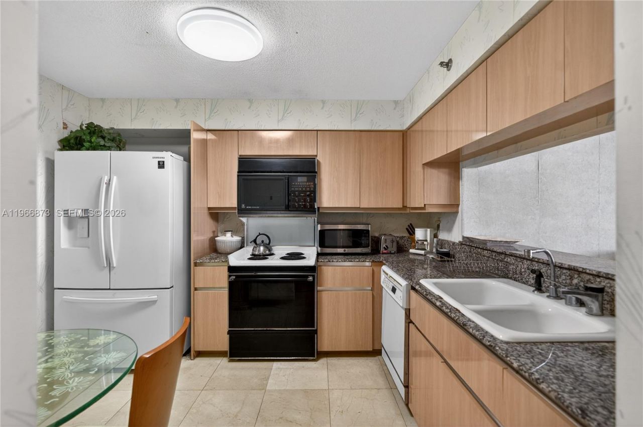 5757 Collins Ave, Unit 1902, Miami Beach, FL 33140 Photo