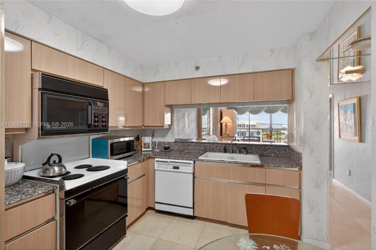 5757 Collins Ave, Unit 1902, Miami Beach, FL 33140 Photo