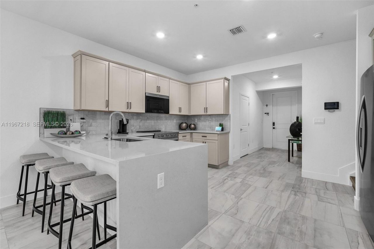 142 SW 170th Ave, Pembroke Pines, FL 33027 Photo