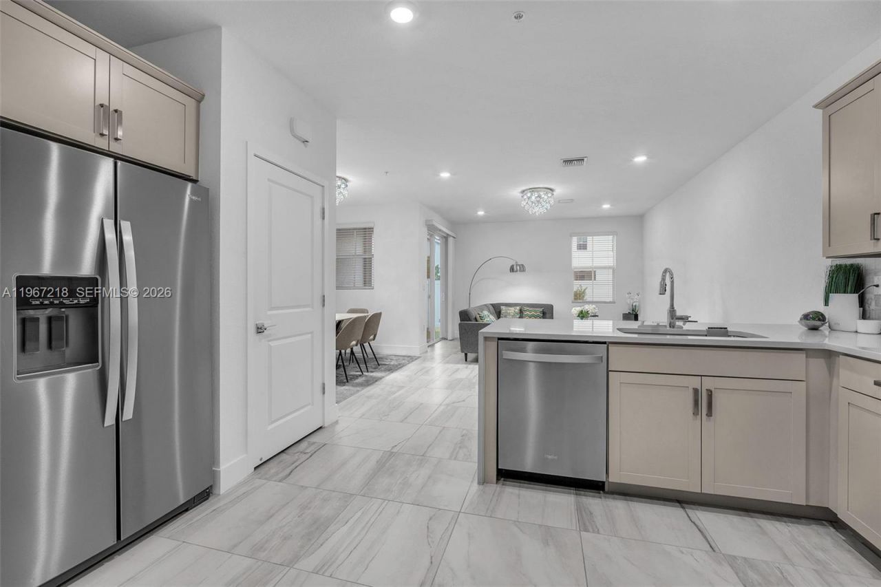 142 SW 170th Ave, Pembroke Pines, FL 33027 Photo