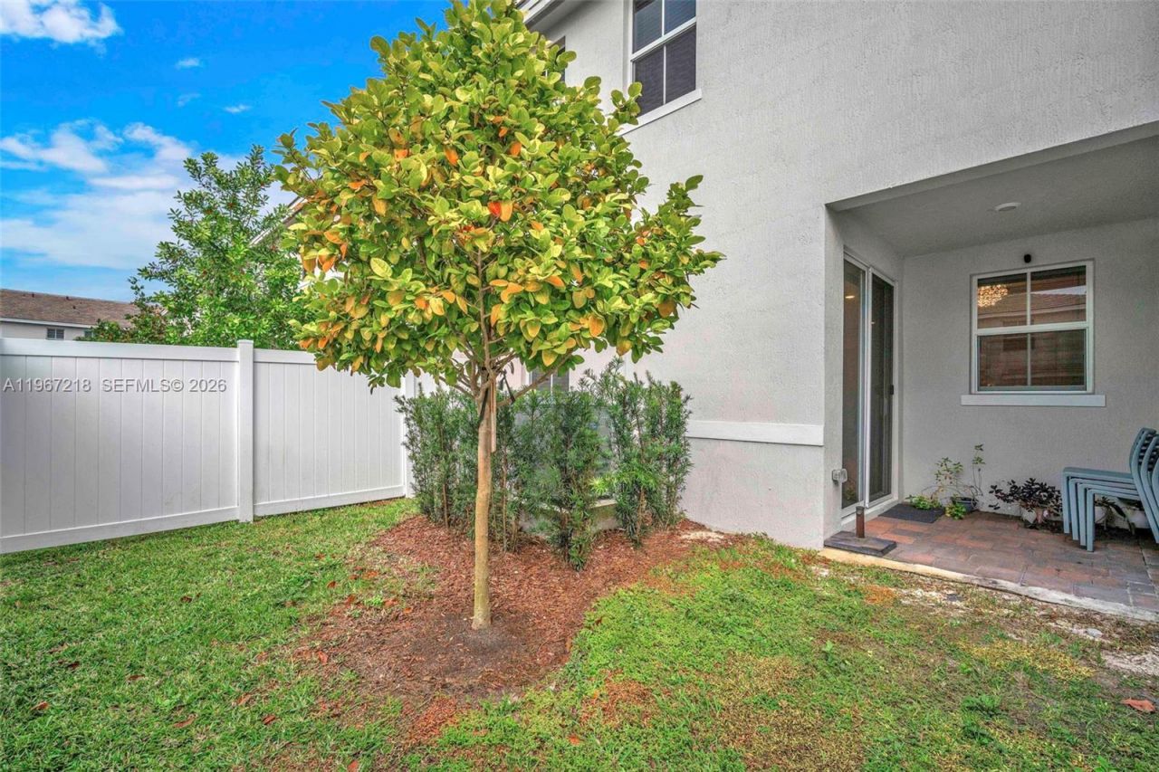 142 SW 170th Ave, Pembroke Pines, FL 33027 Photo