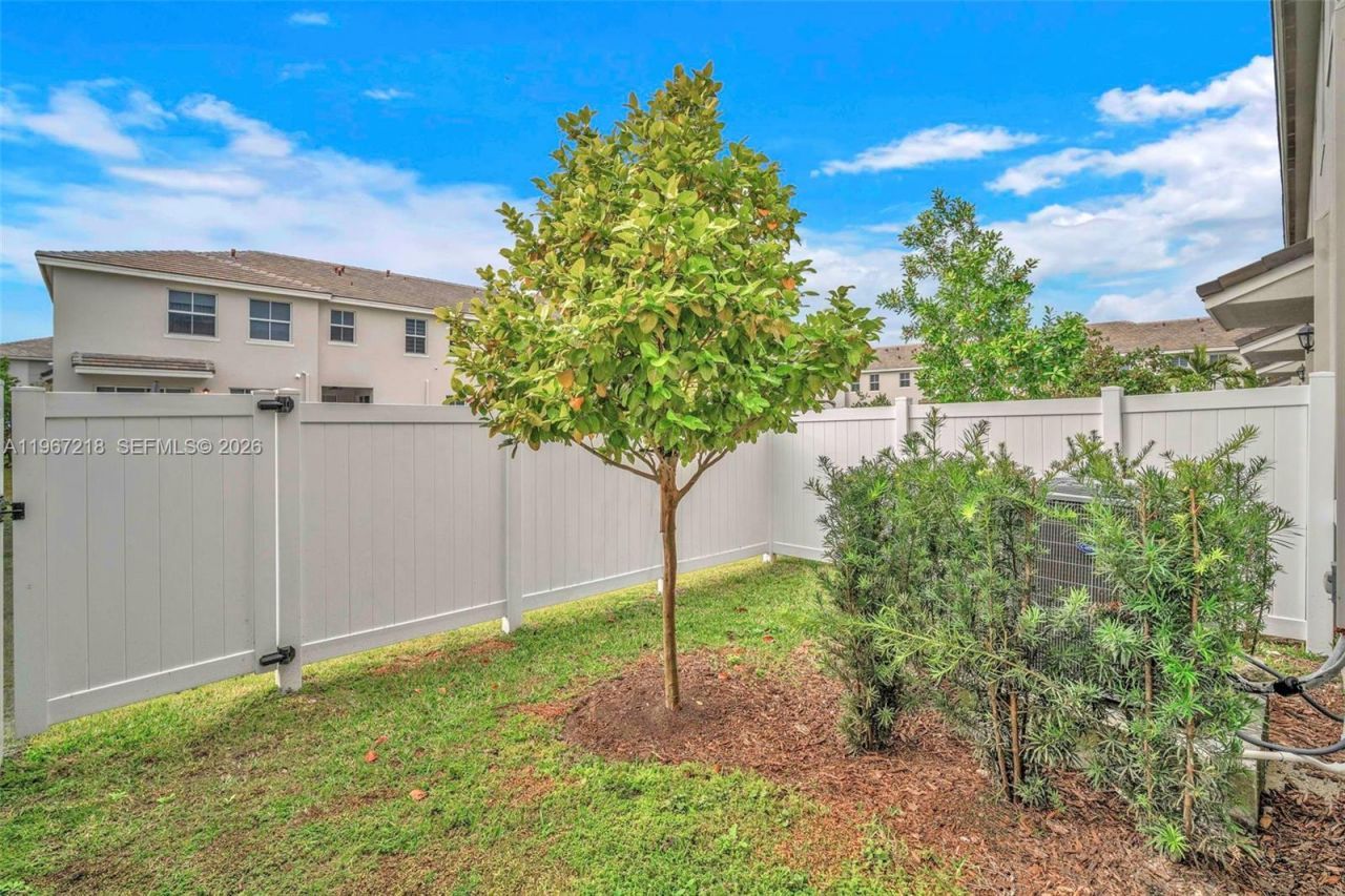 142 SW 170th Ave, Pembroke Pines, FL 33027 Photo