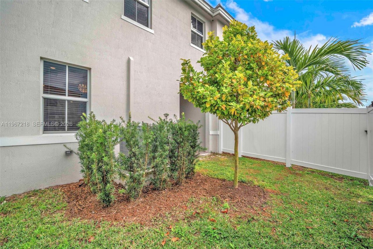 142 SW 170th Ave, Pembroke Pines, FL 33027 Photo