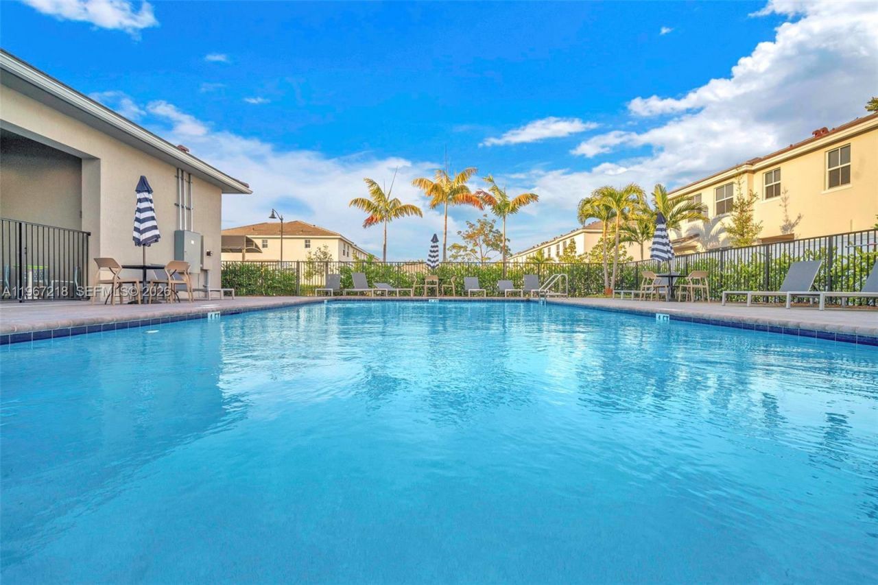 142 SW 170th Ave, Pembroke Pines, FL 33027 Photo