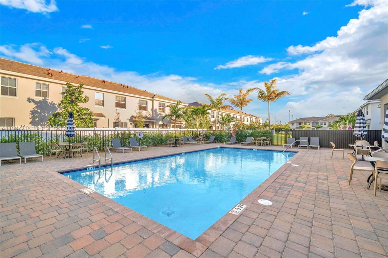 142 SW 170th Ave, Pembroke Pines, FL 33027 Photo