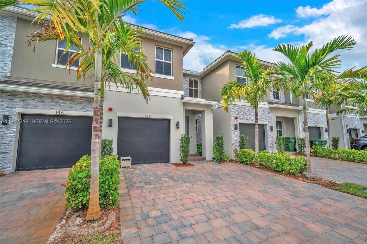 142 SW 170th Ave, Pembroke Pines, FL 33027 Photo