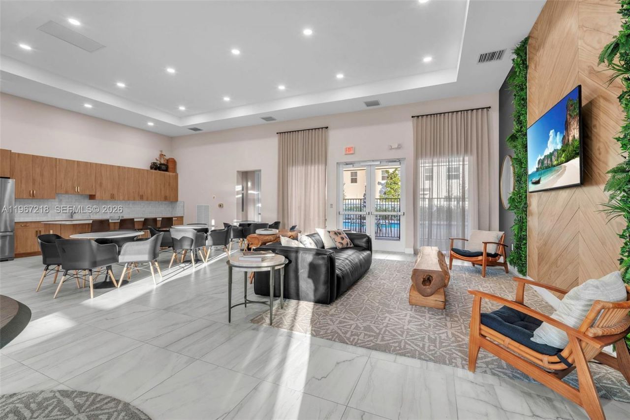 142 SW 170th Ave, Pembroke Pines, FL 33027 Photo