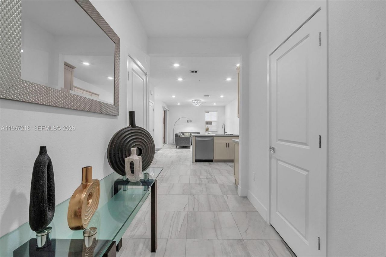 142 SW 170th Ave, Pembroke Pines, FL 33027 Photo