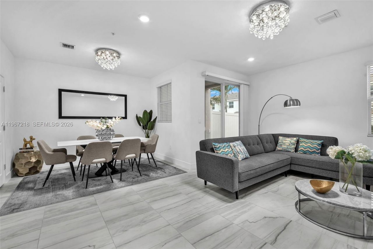 142 SW 170th Ave, Pembroke Pines, FL 33027 Photo