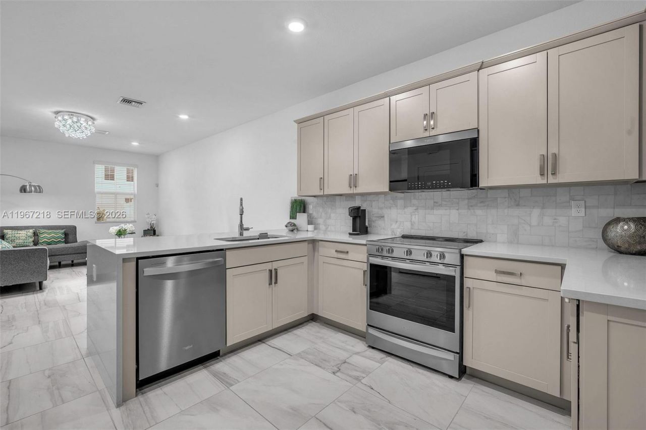 142 SW 170th Ave, Pembroke Pines, FL 33027 Photo