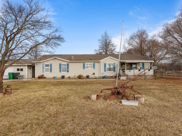 17471 Lakeshore Road, Weldon, IL 61882