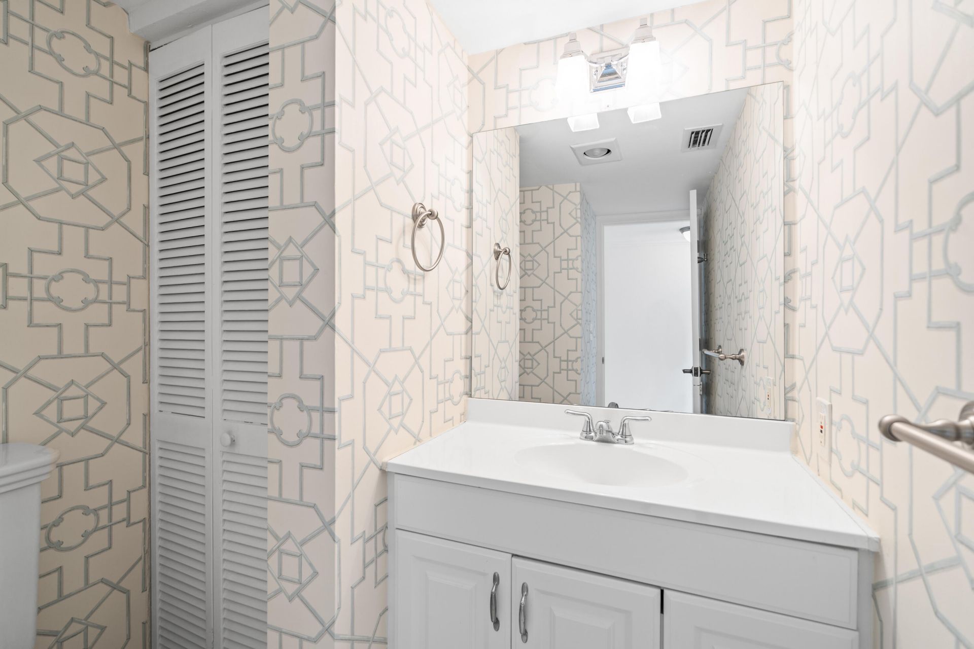 800 Jeffery Street, Unit 208, Boca Raton, FL 33487 Photo