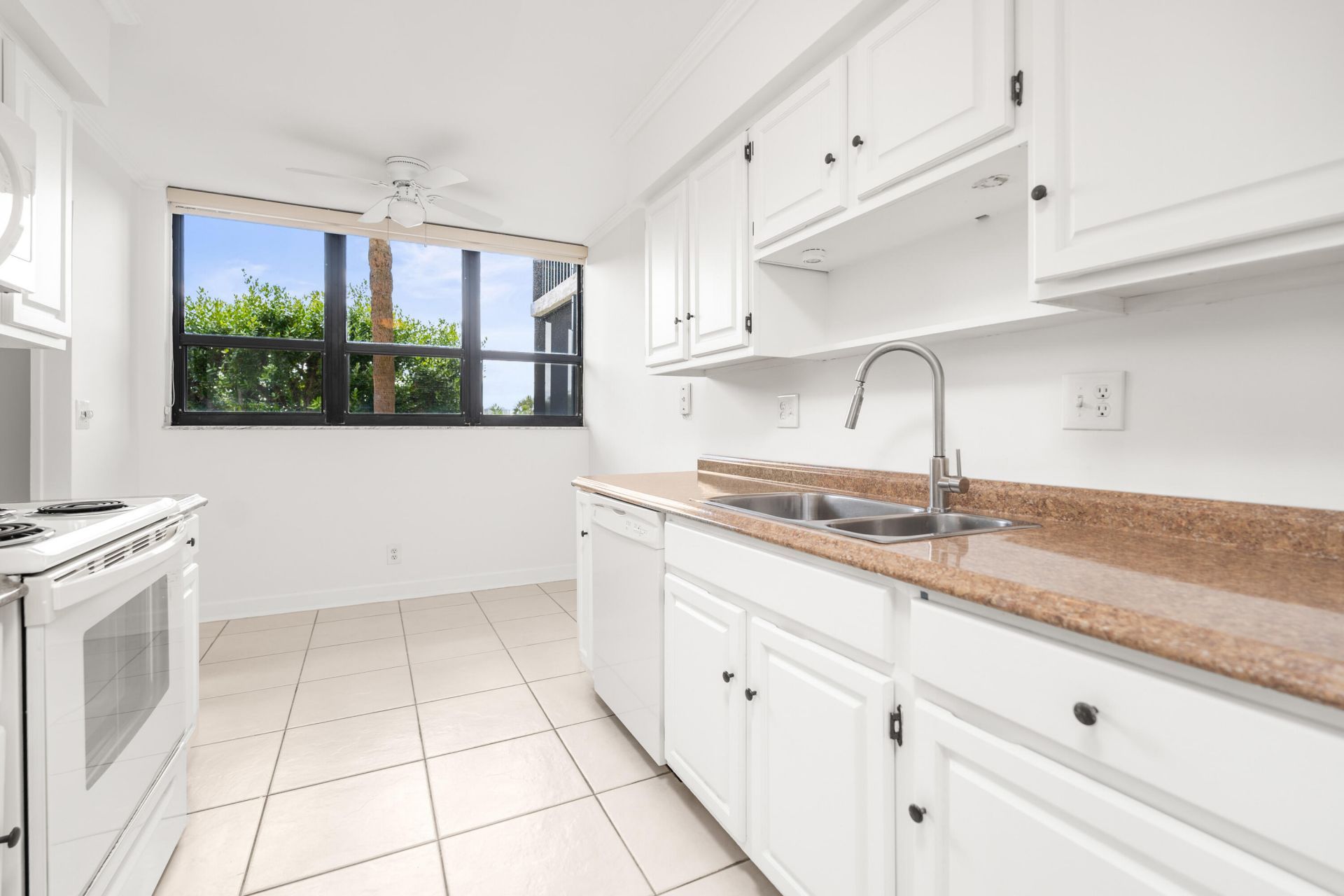 800 Jeffery Street, Unit 208, Boca Raton, FL 33487 Photo