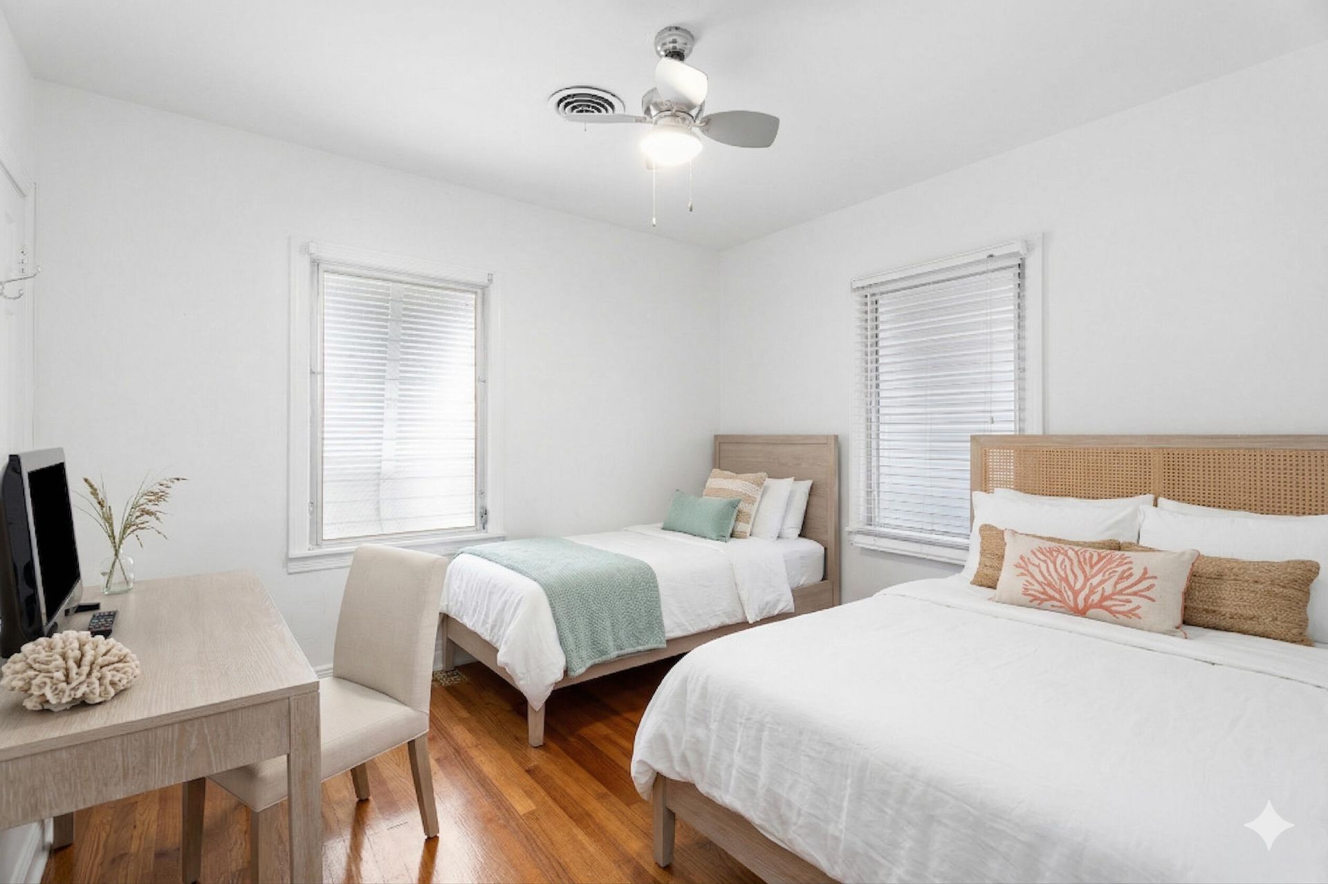 411 S Palmway, Lake Worth Beach, FL 33460 Photo