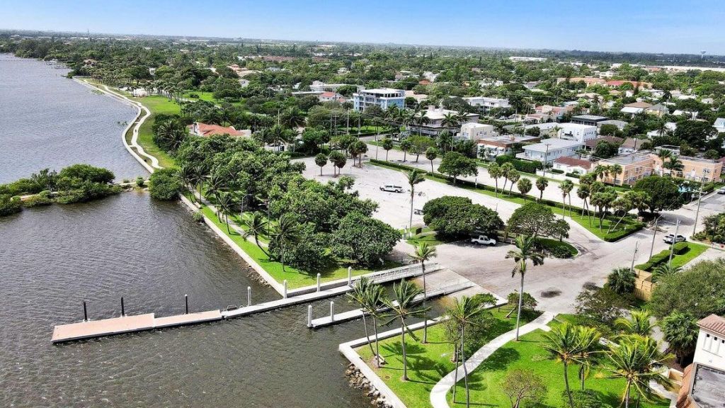 411 S Palmway, Lake Worth Beach, FL 33460 Photo