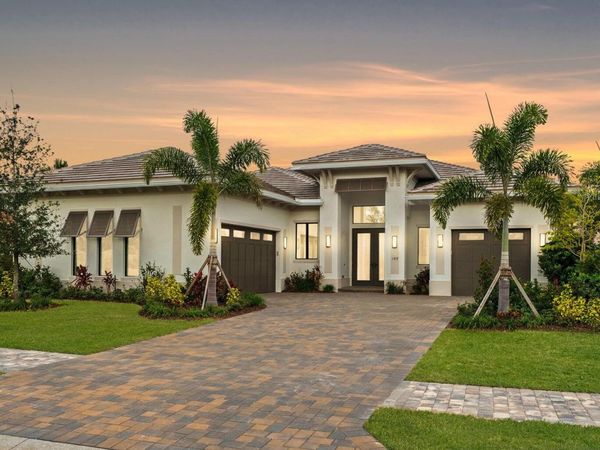 109 SE Via Verona, Port St. Lucie, FL 34984