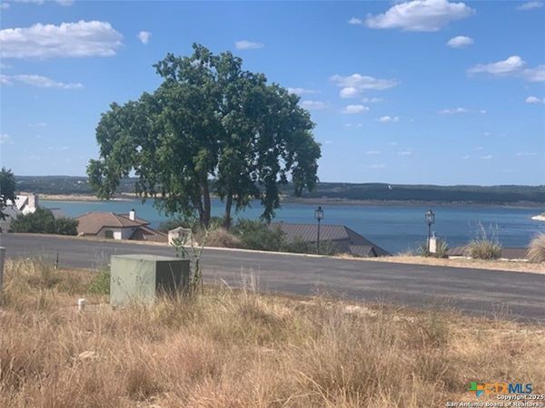 523 Oak Shores Drive , Canyon Lake, TX 78133