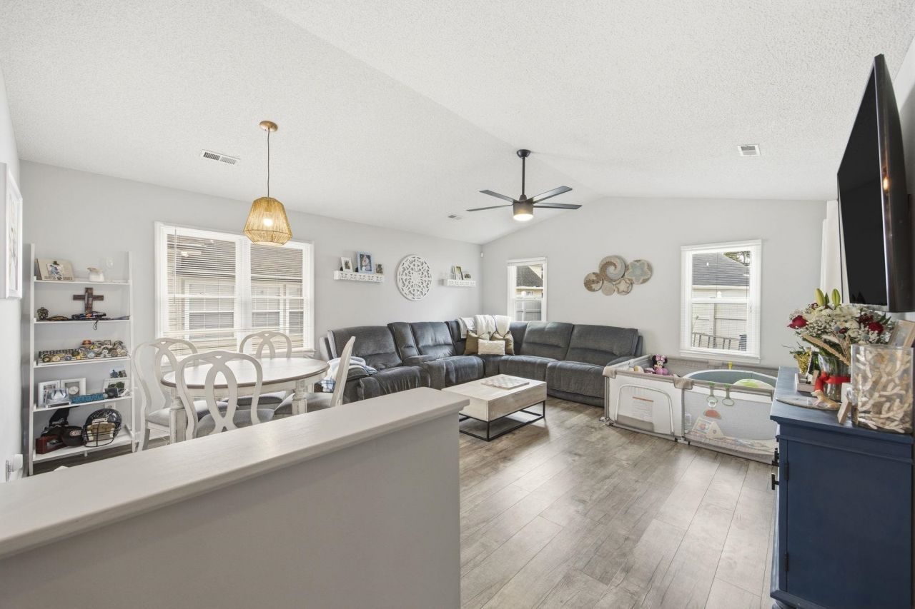 134 Coachman Ln. Photo 4