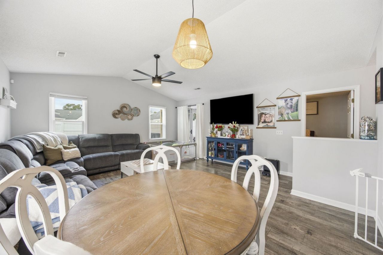 134 Coachman Ln. Photo 6