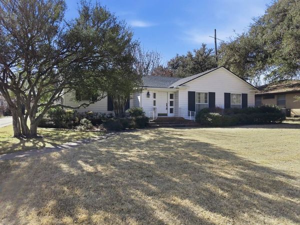302 Carr Street , Hillsboro, TX 76645