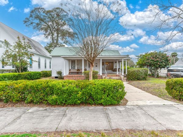 132 Circle Drive, DeFuniak Springs, FL 32435